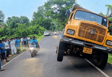 18 कोटींचा रस्ता सहा फूट खोल खड्ड्यात; तीन महिन्यांतच सारणी-उर्से-ऐना रस्त्याची दैना