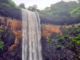 Ratnagiri News – चिपळूणच्या प्रसिद्ध सवतसडा धबधब्याकडे प्रशासनाचे दुर्लक्ष, सुविधांच्या अभावामुळे पर्यटक त्रस्त