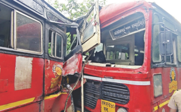 रत्नागिरीत दोन एसटीची धडक, 22 जण जखमी