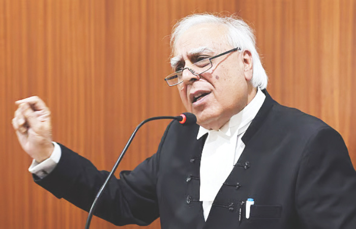 नार्वेकर यांचा निर्णय अधिकारक्षेत्राबाहेर: सिब्बल