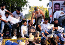 दिल्लीत RSS मुख्यालयाबाहेर युवक काँग्रेसची निदर्शने, भाजप-आरएसएसच्या भेदभावपूर्ण मानसिकतेचा केला निषेध