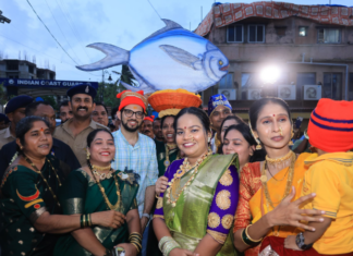 Photo – वरळी कोळीवाड्यात नारळी पौर्णिमा साजरी, आनंदसोहळ्यात आदित्य ठाकरे सहभागी