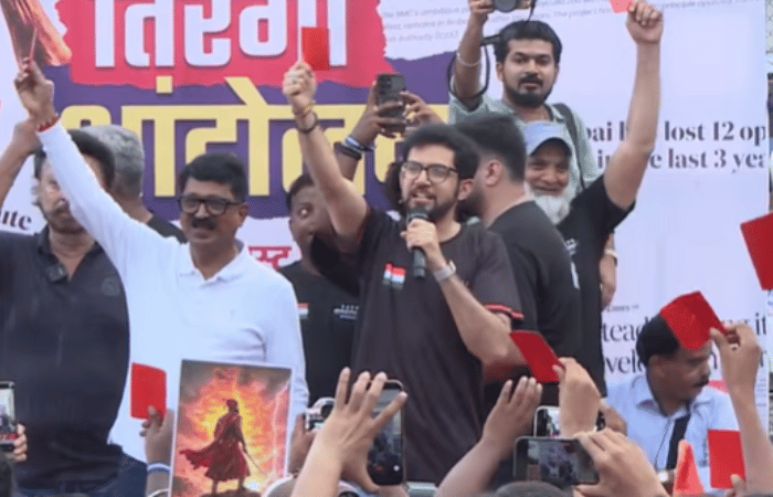 मुंबईतील मैदाने वाचवण्यासाठी आदित्य ठाकरे यांचे आंदोलन