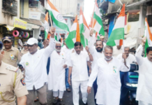 पात्र-अपात्रतेचा खेळ थांबवा धारावीतच 500 फुटांचे घर द्या! स्वातंत्र्यदिनी हजारो धारावीकरांनी काढली तिरंगा रॅली