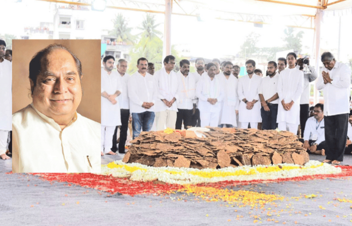 dr-dy-patil-cremated-with-full-state-honours-last-rites-performed-tribute dr-dy-patil-cremated-with-full-state-honours-last-rites-performed-tribute