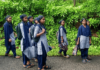 आदिवासी मुलींची शिक्षणासाठी रोज 5 किमी अंधारातून पायपीट; शाळा सुटल्यानंतर एसटी मिळत नसल्याने जव्हारच्या साकूर आश्रमशाळेतील 12 विद्यार्थिनींची फरफट
