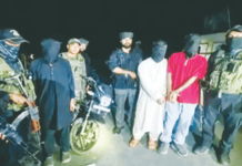 कश्मीरमध्ये सहा संशयित दहशतवाद्यांना पकडले, दोन हँड ग्रेनेडसह हिजबूल मुजाहिदीनचे पाच पोस्टर जप्त
