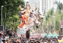 आगमन सोहळ्यात चोरट्याची हातसफाई