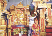 लालबागमध्ये गणेशोत्सवासाठी ‘उत्सवी’ सजावट, पर्यावरणपूरक पुठ्ठ्याच्या सजावटीला गणेशभक्तांची पसंती