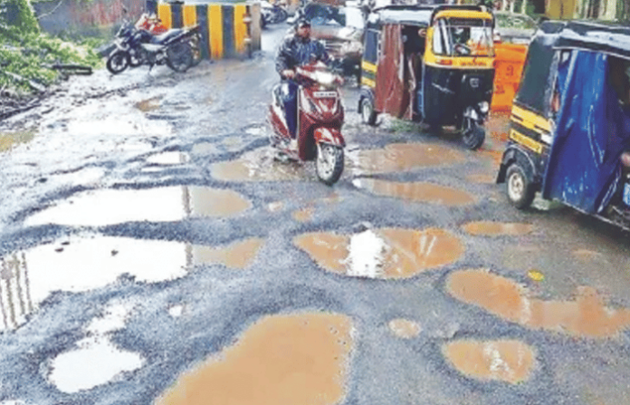 mumbai-potholes-issue-bmc-to-spend-2-crore-on-cold-mix-eknath-shinde-promise-unfulfilled mumbai-potholes-issue-bmc-to-spend-2-crore-on-cold-mix-eknath-shinde-promise-unfulfilled