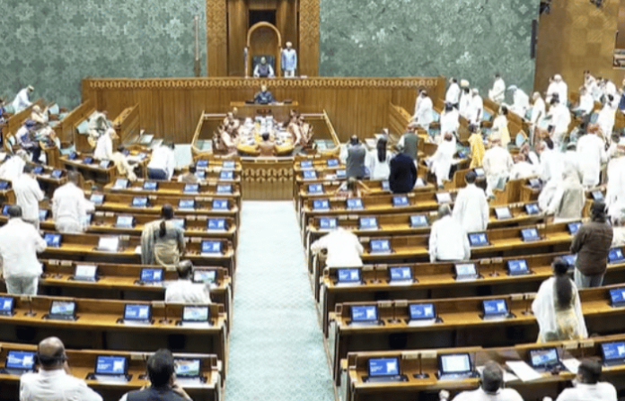 opposition-demands-amit-shah-presence-in-lok-sabha-over-student-protests-adjourned opposition-demands-amit-shah-presence-in-lok-sabha-over-student-protests-adjourned