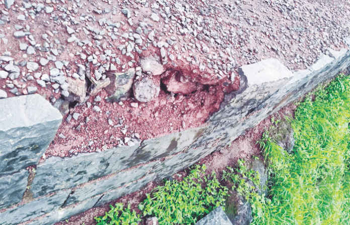 rasalgad-fort-bastion-collapses-despite-crores-spent-archeology-department-negligence rasalgad-fort-bastion-collapses-despite-crores-spent-archeology-department-negligence