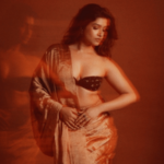 Photo – Sexy Lady on the Floor… पाहा रसिकाचे बोल्ड फोटोशूट