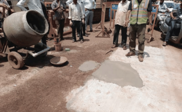 Ratnagiri News – एका ठिकाणाच्या खड्डे भरण्याच्या प्रयोगाला ६५ हजाराचा खर्च; हे महागडं तंत्रज्ञान रत्नागिरी नगरपरिषदेला खड्ड्यात घालणार