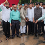 Photo – शिवसेना नेते खासदार संजय राऊत यांनी नाशिक येथे रस्त्यावरील खड्ड्यांची केली पाहणी