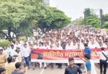 शक्तिपीठ महामार्गाविरोधात सांगलीत शेतकऱ्यांचा महामोर्चा, रात्री-अपरात्री जमिनी मोजणाऱ्या चोरांचा बंदोबस्त करा