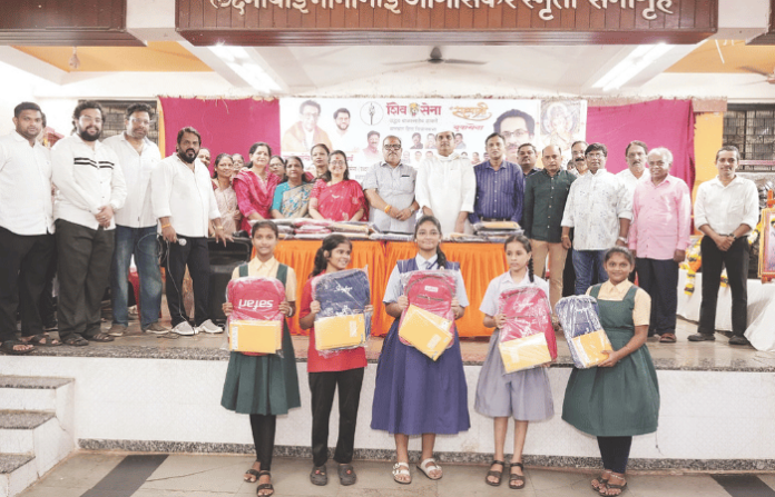 shivsena-ubt-malabar-hill-school-supplies-distribution-arvind-sawant-anil-desai shivsena-ubt-malabar-hill-school-supplies-distribution-arvind-sawant-anil-desai