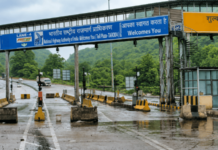 पळस्पे ते इंदापूर मार्गावर खड्डेच खड्डे, खारपाडानंतर सुकेळीतही टोलवसुलीची तयारी