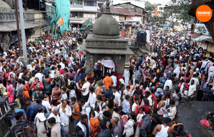 trimbakeshwar-shravan-third-somwar-brahmagiri-pradakshina-5-lakh-devotees-bam-bam-bhole (5)