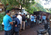 Konkan News – दापोलीत गौरी सणाचा बेत तिखटाने साजरा ; मटण खरेदीसाठी ग्राहकांची लागली रांगच रांग
