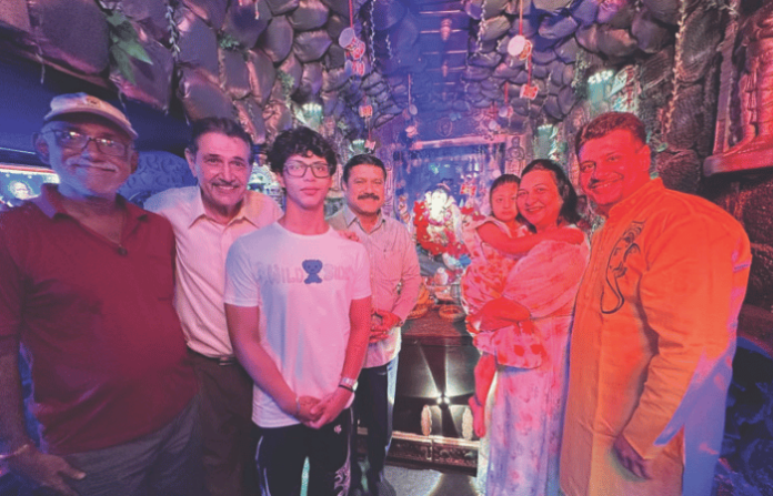 Mumbai Parsi Family Bappa