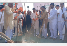 Nanded News – महापालिकेकडून स्वच्छता मोहिमेचा निव्वळ देखावा; स्वच्छ रस्त्यावर कचरा आणून टाकला, नंतर पालकमंत्र्यांच्या हस्ते केली स्वच्छता