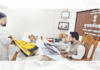 निफाडमध्ये युवासेनेचे आंदोलन, मुख्याधिकाऱ्यांना दिला नोटांचा हार