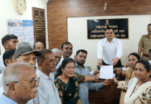 सेझ नोंदी रद्द करून सातबारा कोरा करा! शेकडो शेतकऱ्यांची प्रांताधिकारी कार्यालयावर धडक