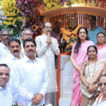 Photo – माँसाहेबांचा स्मृतिदिन! उद्धव ठाकरे, सौ. रश्मी ठाकरे यांनी केले अभिवादन