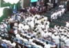तमिळनाडू विधानसभेमध्ये हायव्होल्टेज ड्रामा; TVK-DMK आमनेसामने, मार्शलने आमदारांना उचलून नेले