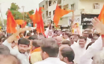 नांदेडमध्ये शिंदेंच्या दोन आमदारांना मोर्चातून हाकलले, मराठा आंदोलक आक्रमक