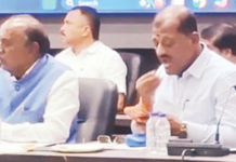 दुष्काळावर चर्चा तिथे मंत्र्यांचा काजू बदामावर ताव, नांदेडात आढावा बैठकीत फिस्ट