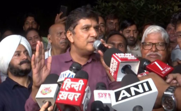 व्हिडीओ पुरावा असूनही FIR नाही, दिल्लीच्या मंत्र्याकडून तरुणाला मारहाण, ‘आप’ची परवेश वर्मा यांच्या अटकेची मागणी