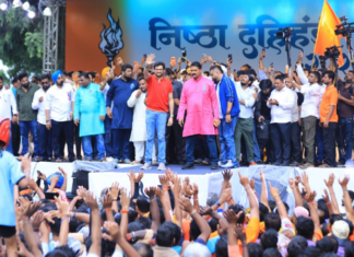 Photo – आदित्य ठाकरे मुंबईत दहीहंडी उत्सवाच्या आनंदात सहभागी