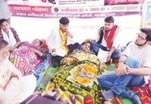 आदिवासी विद्यार्थ्यांच्या पाठीशी शिवसेना! आदित्य ठाकरे यांचे आश्वासन, निर्दयी सरकारला फरक पडत नाही; उपोषण सोडा