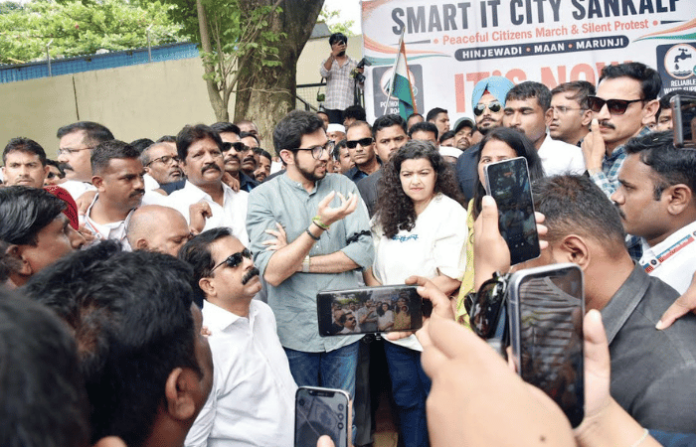 aaditya thackeray protest