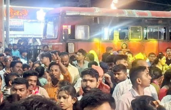 ahilyanagar st crowd
