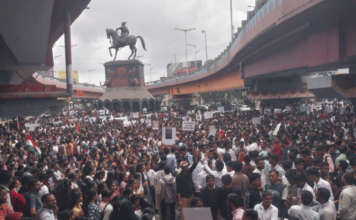 MPSC पेपर फुटीविरोधात छत्रपती संभाजीनगरच्या क्रांती चौकात आक्रोश मोर्चा; हजारोंच्या संख्येने विद्यार्थ्यांचा सहभाग