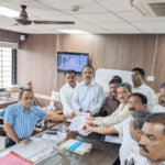 आणखी आत्महत्यांची वाट पाहताय का? थकबाकीसाठी राज्यातील हजारो कंत्राटदार रस्त्यावर उतरले; 32 जिल्ह्यांत जिल्हाधिकारी कार्यालयासमोर आंदोलन