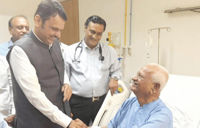 devendra fadnvis anna hazare