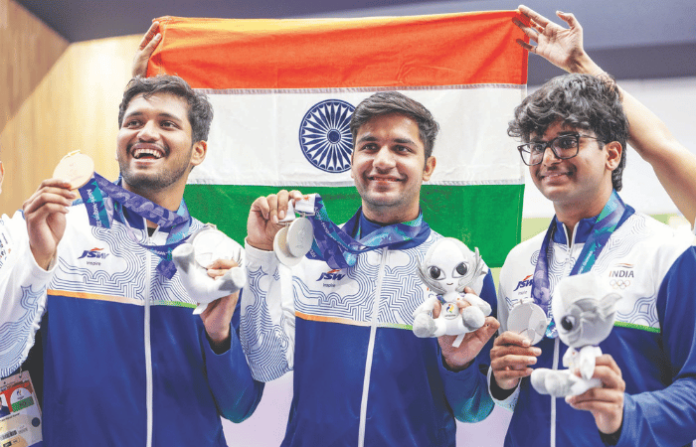 india-shooters-shine-himanshu-dhillon-rudrankksh-patil-wins medals