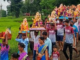 Ratnagiri News – ढोल ताशांच्या गजरात संगमेश्वर परिसरातील गणरायांना निरोप; पावसाने विश्रांती घेतल्याने भक्तांच्या आनंदाला उधाण