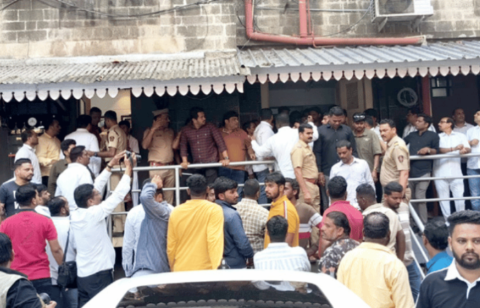 kolhapur-municipal-corporation-meeting-ruckus-mahayuti-leaders-sharangdhar-deshmukh-adil-faras-clash kolhapur-municipal-corporation-meeting-ruckus-mahayuti-leaders-sharangdhar-deshmukh-adil-faras-clash