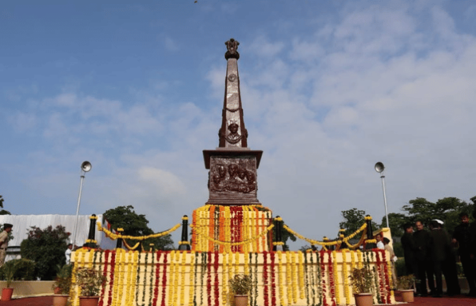 marathwada-mukti-sangram-din-history-first-official-flag-hoisting-17-september-1998-nanded-monument-balasaheb-thackeray marathwada-mukti-sangram-din-history-first-official-flag-hoisting-17-september-1998-nanded-monument-balasaheb-thackeray