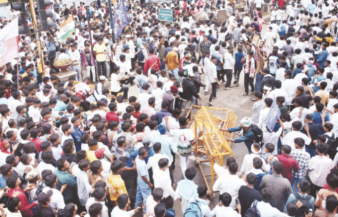 nashik-tribal-students-ulgulan-morcha-protest-adivasi-vikas-bhavan-minister-ashok-uike-resignation-demand