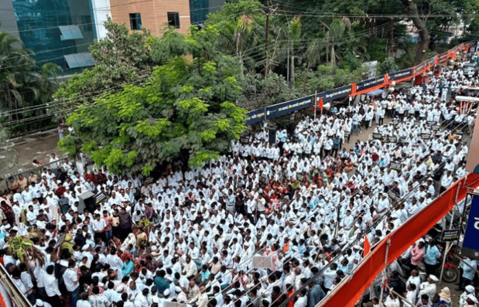 sangamner-farmers-massive-protest-march-balasaheb-thorat-warns-government-over-drought-electricity-water-prant-office-stormed