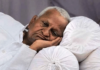 अण्णा हजारे यांच्या प्रकृतीत सुधार, तज्ज्ञ डॉक्टरांच्या देखरेखीखाली उपचार