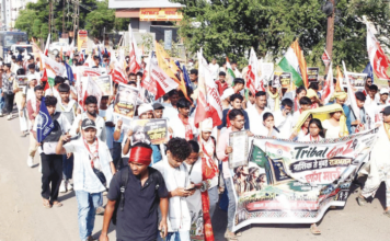 आदिवासी विद्यार्थ्यांचा लाँग मार्च सुरू; राजभवनावर धडकणार