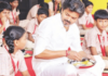 तामीळनाडूचे मुख्यमंत्री सी. जोसेफ विजय यांनी विद्यार्थ्यांसोबत केला नाश्ता