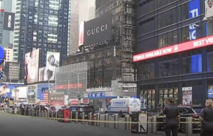 woman-knife-attack-in-new-york-one-killed-attacker-shot-dead-by-police